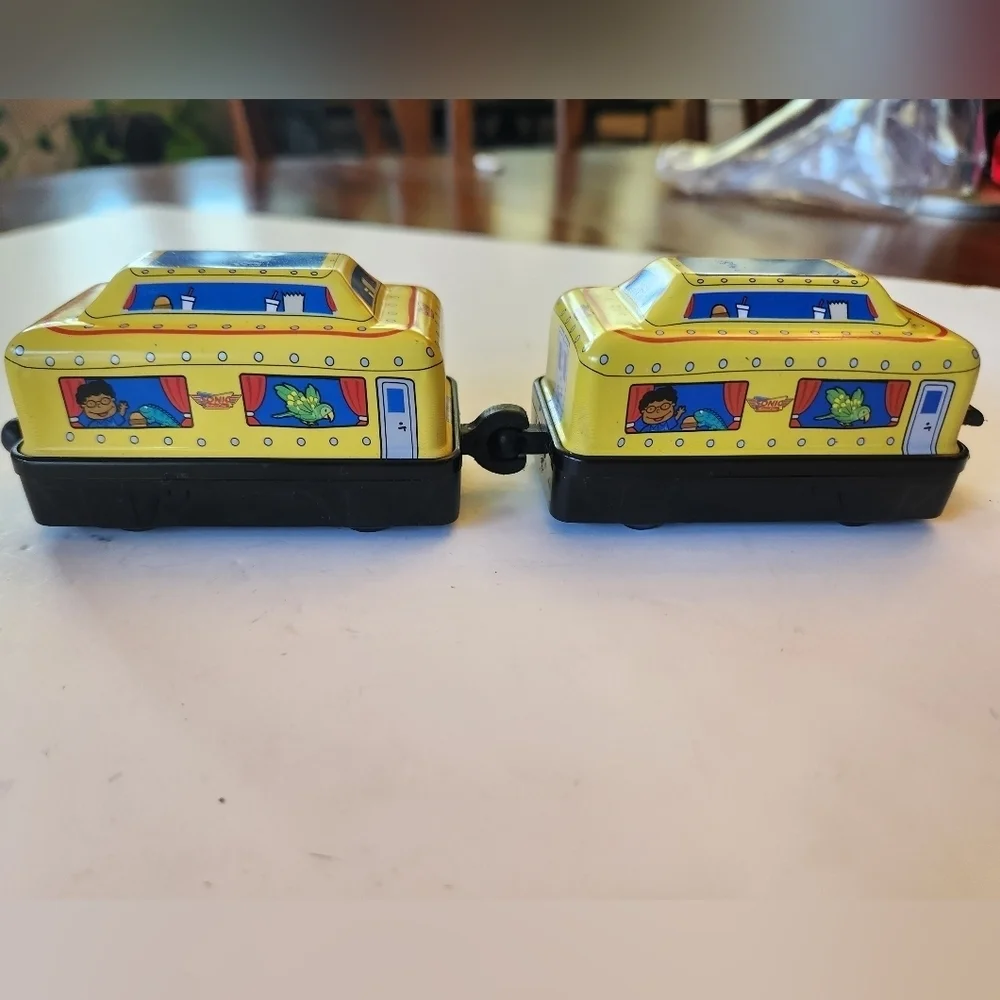 Vintage 2005 Sonic Whacky Pack Retro line metal train car toy set‎ of 2
